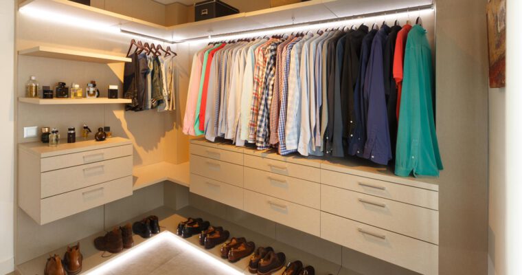 ESPECTACULAR VESTIDOR